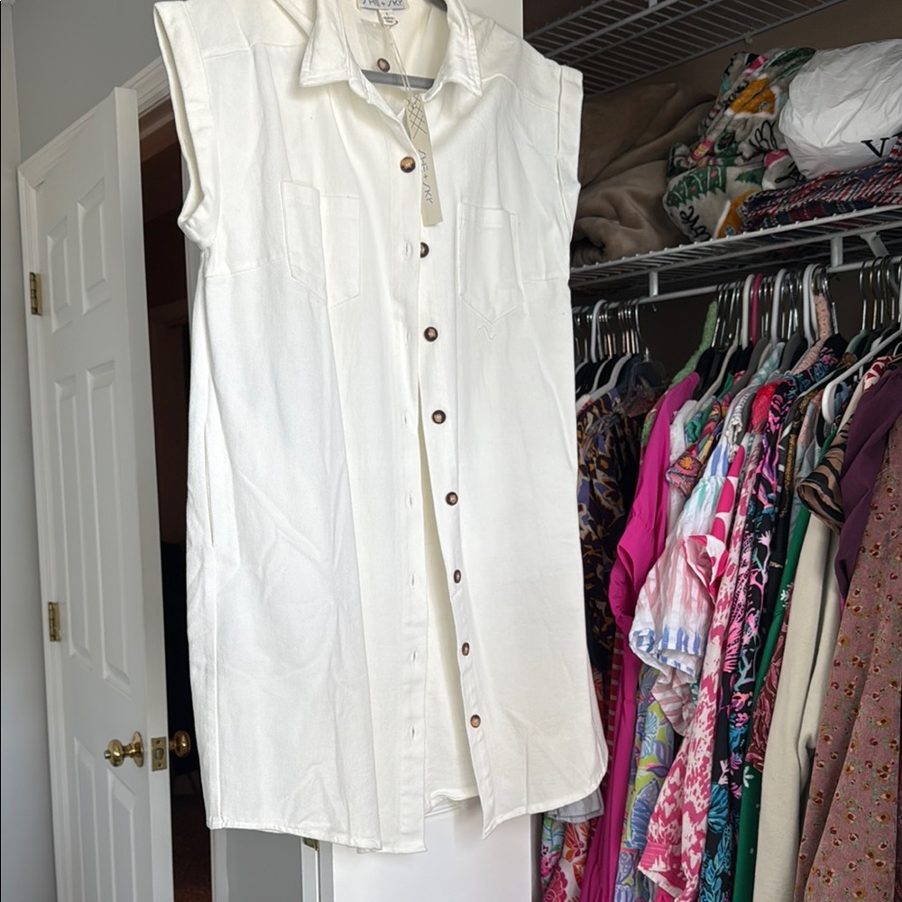 White SHE + SKY Sleeveless Button-Up dress